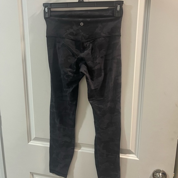 Lululemon Align Size 6 Very Good Condition Black Camouflage Leggings - Picture 2 of 5